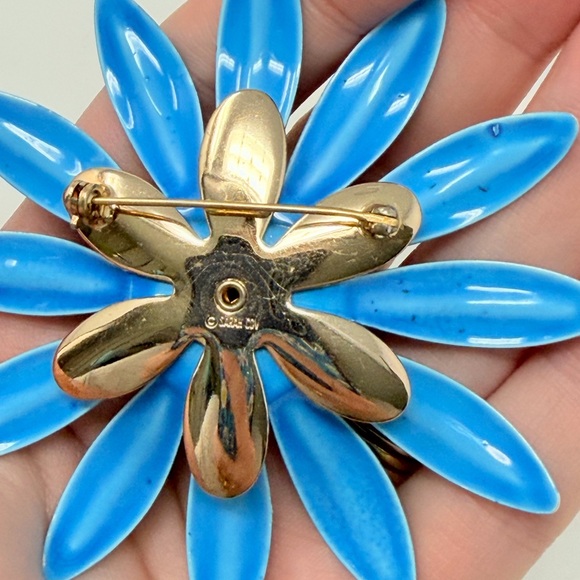 Sarah Coventry Vintage Blue Tahitian Enamel Flower Brooch Gold Tone Signed - Picture 6 of 8